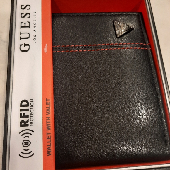 Guess wallet BNWT - Picture 1 of 6